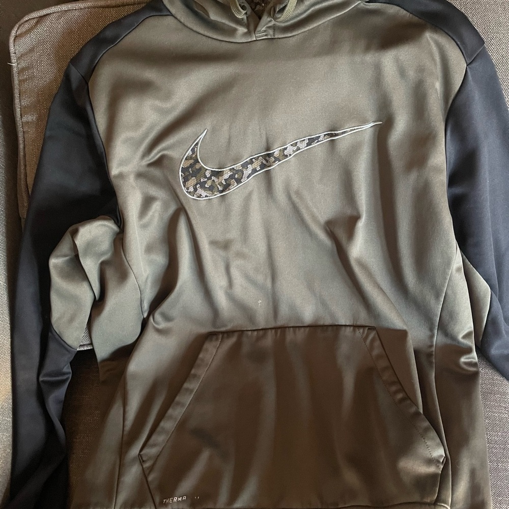 Nike Olive Green & Black Therma Pullover Hoodie with Camo Swoosh
